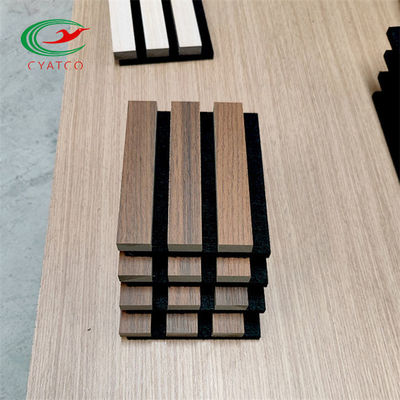 Los paneles de pared de madera acústicos incombustibles no tóxicos, tablero amistoso del listón del MDF de Eco