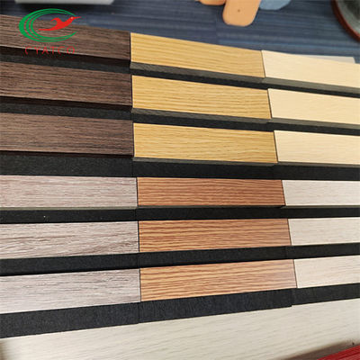 Los paneles de madera acústicos inofensivos no tóxicos del listón, listones acústicos ignífugos del techo