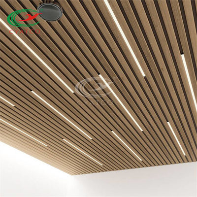 El techo decorativo montó los paneles de madera acústicos de la chapa de los paneles de pared