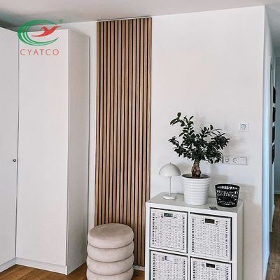 El techo decorativo montó los paneles de madera acústicos de la chapa de los paneles de pared