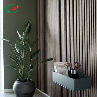 Artículo de madera vertical interior de la pared del listón del SGS insonoro para el estudio