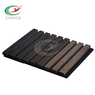 La madera baja del mantenimiento chapea los paneles de pared acústicos para el espacio comercial